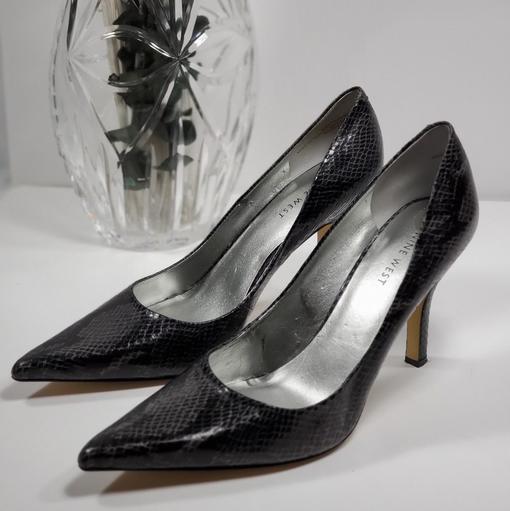 Nine West Black Snake Pointy-Toe Pumps Size 9